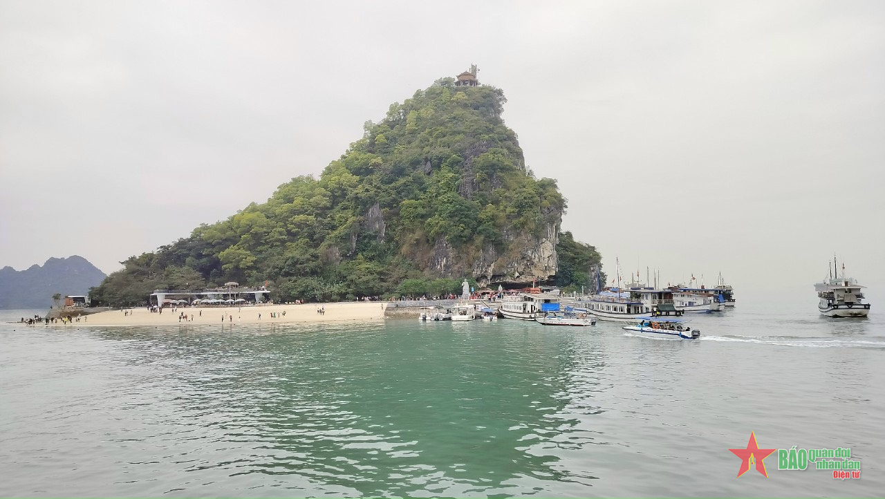 Hạ Long vào mùa du lịch